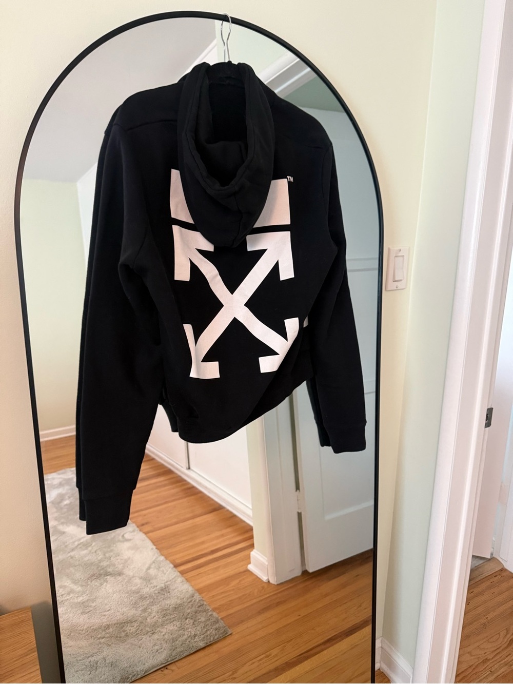 NWOT OFF WHITE Black Graphic Arrow Back Hoodie